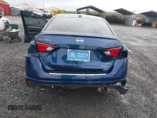 2023 Nissan Altima 2.5 SR with VIN 1N4BL4CW0PN300941, listed as a IAAI auction lot 41128094 with 24,654 mi miles. Bid and sale history available at carsss.com. Image 6.