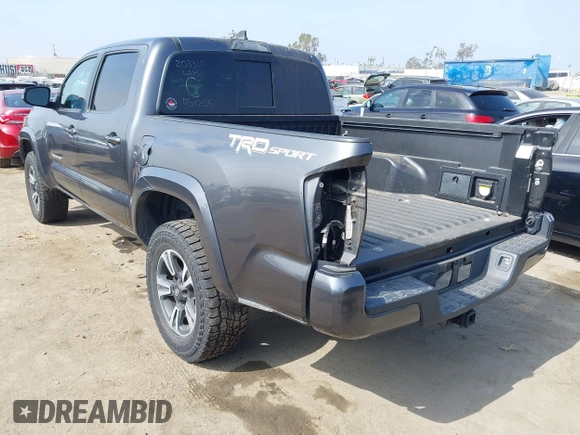 2017 Toyota Tacoma SR5 z VIN 3TMAZ5CN2HM047103, wystawiony jako IAAI lot #42344844 z przebiegiem 88 090 mil mil oraz . Historia ofert i sprzedaży dostępna na DreamBid. Obrazek 3.
