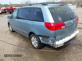 2005 Toyota Sienna XLE with VIN 5TDZA22C15S236748, listed as a IAAI auction lot 41901333 with 254,436 mi miles. Bid and sale history available at carsss.com. Image 3.