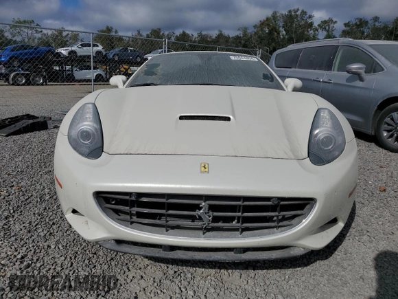2012 Ferrari California z VIN ZFF65TJA9C0186664, wystawiony jako Copart lot #87967125 z przebiegiem Nie podano mil oraz Szkoda całkowita • Salvage title. Historia ofert i sprzedaży dostępna na DreamBid. Obrazek 5.