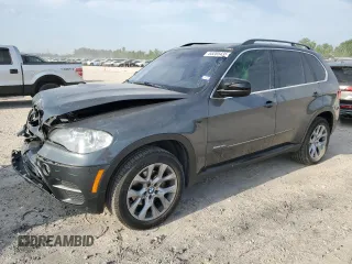 2013 BMW X5 xDrive35i z VIN 5UXZV4C50D0B11663, wystawiony jako Copart lot #53285435 z przebiegiem 109 818 mil mil oraz Szkody całkowita. Historia ofert i sprzedaży dostępna na DreamBid. Obrazek 1.