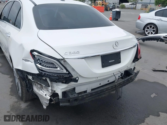 2019 Mercedes-Benz C 300 с VIN 55SWF8DB7KU299640, выставлен на аукционе IAAI как лот 41929870 с пробегом 61 130 миль миль и . История ставок и продаж доступна на DreamBid. Изображение 18.