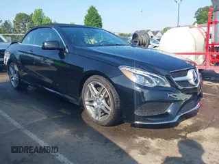 2016 Mercedes-Benz E 550 z VIN WDDKK7DF0GF338523, wystawiony jako IAAI lot #42160794 z przebiegiem 54 516 mil mil oraz . Historia ofert i sprzedaży dostępna na DreamBid. Obrazek 1.
