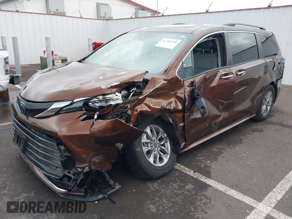 2022 Toyota Sienna XLE with VIN 5TDJRKEC4NS096017, listed as a IAAI auction lot 41708210 with 50,942 mi miles. Bid and sale history available at carsss.com. Image 2.
