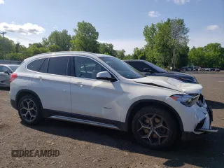 2018 BMW X1 xDrive28i z VIN WBXHT3C35J5F89977, wystawiony jako Copart lot #58464345 z przebiegiem 45 468 mil mil oraz Szkody całkowita. Historia ofert i sprzedaży dostępna na DreamBid. Obrazek 4.