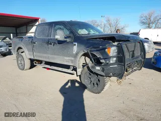 2017 Ford Super Duty F-250 SRW Lariat with VIN 1FT7W2BT8HED31729, listed as a IAAI auction lot 41396178 with 128,564 mi miles. Bid and sale history available at carsss.com. Image 1.