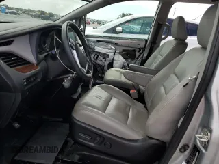 2019 Toyota Sienna XLE Auto Access Seat z VIN 5TDYZ3DC0KS980179, wystawiony jako Copart lot #61533395 z przebiegiem 32 996 mil mil oraz Szkoda całkowita • Salvage title. Historia ofert i sprzedaży dostępna na DreamBid. Obrazek 7.