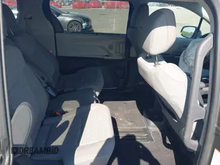 2021 Toyota Sienna LE z VIN 5TDKSKFCXMS031520, wystawiony jako IAAI lot #42080878 z przebiegiem 66 336 mil mil oraz . Historia ofert i sprzedaży dostępna na DreamBid. Obrazek 8.