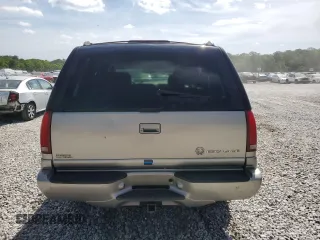 1999 Cadillac Escalade z VIN 1GYEK13RXXR408201, wystawiony jako Copart lot #53805845 z przebiegiem 268 205 mil mil oraz Szkoda całkowita • Salvage title. Historia ofert i sprzedaży dostępna na DreamBid. Obrazek 6.