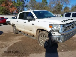 2017 Toyota Tundra 2WD Limited with VIN 5TFFW5F17HX216338, listed as a IAAI auction lot 41137532 with 101,738 mi miles. Bid and sale history available at carsss.com. Image 1.