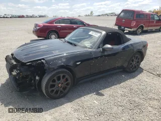 2018 FIAT 124 Spider Abarth z VIN JC1NFAEK5J0138796, wystawiony jako Copart lot #59670904 z przebiegiem 20 960 mil mil oraz Szkody całkowita. Historia ofert i sprzedaży dostępna na DreamBid. Obrazek 1.