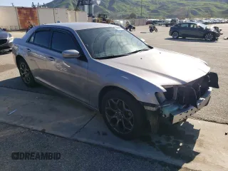 2018 Chrysler 300 S z VIN 2C3CCAGG8JH267272, wystawiony jako Copart lot #49331875 z przebiegiem 70 691 mil mil oraz Szkoda całkowita • Salvage title. Historia ofert i sprzedaży dostępna na DreamBid. Obrazek 4.