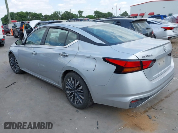 2024 Nissan Altima SV with VIN 1N4BL4DV4RN392144, listed as a IAAI auction lot 42042438 with 32,129 mi miles and . Bid and sale history available at carsss.com. Image 3.