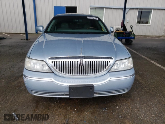 2006 Lincoln Town Car Signature Limited z VIN 1LNHM82W06Y616150, wystawiony jako Copart lot #48248225 z przebiegiem 111 545 mil mil oraz Szkoda całkowita • Salvage title. Historia ofert i sprzedaży dostępna na DreamBid. Obrazek 5.