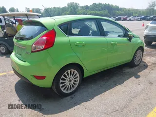 2014 Ford Fiesta Titanium z VIN 3FADP4FJ7EM203322, wystawiony jako IAAI lot #42448840 z przebiegiem 91 901 mil mil oraz . Historia ofert i sprzedaży dostępna na DreamBid. Obrazek 4.
