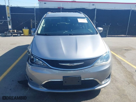 2018 Chrysler Pacifica Touring L with VIN 2C4RC1BG5JR110290, listed as a IAAI auction lot 41855005 with 70,390 mi miles. Bid and sale history available at carsss.com. Image 12.