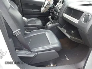 2016 Jeep Compass Sport z VIN 1C4NJCBA6GD775075, wystawiony jako IAAI lot #41995338 z przebiegiem 105 000 mil mil oraz . Historia ofert i sprzedaży dostępna na DreamBid. Obrazek 5.