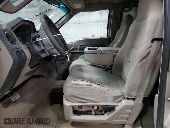 2008 Ford F-250 XL with VIN 1FTSW20528ED44586, listed as a Copart auction lot 83559544 with 325,052 mi miles and Salvage title. Bid and sale history available at DreamBid. Image 7.