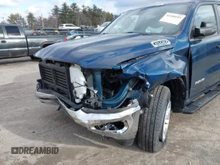 2023 Ram 1500 Big Horn z VIN 1C6RRFBG4PN550817, wystawiony jako IAAI lot #41240195 z przebiegiem 8 105 mil mil oraz . Historia ofert i sprzedaży dostępna na DreamBid. Obrazek 6.