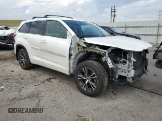 2017 Toyota Highlander LE with VIN 5TDBZRFH1HS482941, listed as a Copart auction lot 61963245 with 92,316 mi miles and Salvage title. Bid and sale history available at DreamBid. Image 4.