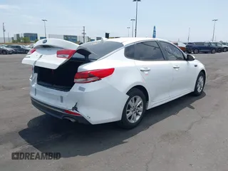 2018 Kia Optima LX z VIN 5XXGT4L32JG213616, wystawiony jako IAAI lot #42408629 z przebiegiem 130 163 mil mil oraz . Historia ofert i sprzedaży dostępna na DreamBid. Obrazek 4.