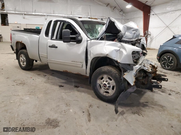 2011 GMC Sierra 2500HD SLE with VIN 1GT220CG9BZ228024, listed as a Copart auction lot 48848405 with 0 mi miles and Salvage Title. Bid and sale history available at carsss.com. Image 4.
