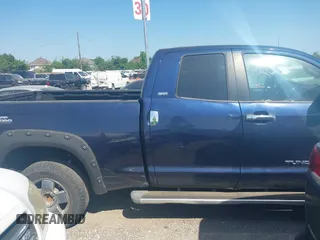 2008 Toyota Tundra z VIN 5TBBV54108S491746, wystawiony jako IAAI lot #42225719 z przebiegiem 142 589 mil mil oraz . Historia ofert i sprzedaży dostępna na DreamBid. Obrazek 13.