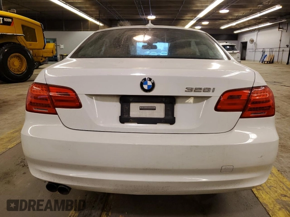 2011 BMW 3 Series 328i xDrive z VIN WBAKF3C57BE567244, wystawiony jako Copart lot #43366365 z przebiegiem 136 886 mil mil oraz Szkody całkowita. Historia ofert i sprzedaży dostępna na DreamBid. Obrazek 6.