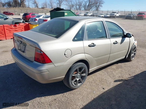 2007 Ford Focus S with VIN 1FAFP34N47W298854, listed as a IAAI auction lot 41814627 with 126,781 mi miles. Bid and sale history available at carsss.com. Image 4.