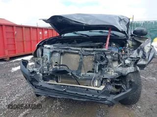 2018 Toyota Tacoma SR z VIN 5TFSX5EN6JX060153, wystawiony jako IAAI lot #41566129 z przebiegiem 33 669 mil mil oraz . Historia ofert i sprzedaży dostępna na DreamBid. Obrazek 13.