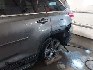2018 Toyota Highlander Hybrid Limited с VIN 5TDDGRFH0JS039412, выставлен на аукционе IAAI как лот 41369168 с пробегом 106 724 миль миль и . История ставок и продаж доступна на DreamBid. Изображение 6.