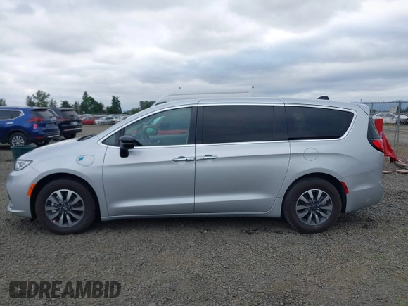 2024 Chrysler Pacifica Hybrid Select z VIN 2C4RC1S75RR156715, wystawiony jako IAAI lot #42496843 z przebiegiem 10 686 mil mil oraz . Historia ofert i sprzedaży dostępna na DreamBid. Obrazek 14.