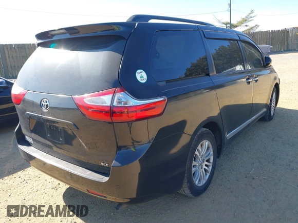 2016 Toyota Sienna XLE with VIN 5TDYK3DCXGS762035, listed as a IAAI auction lot 41664706 with 109,415 mi miles. Bid and sale history available at carsss.com. Image 4.