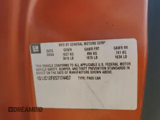 2005 Chevrolet Cavalier z VIN 1G1JC12FX57174457, wystawiony jako Copart lot #62388035 z przebiegiem 106 347 mil mil oraz Szkoda całkowita • Salvage title. Historia ofert i sprzedaży dostępna na DreamBid. Obrazek 13.