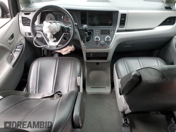 2017 Toyota Sienna L z VIN 5TDZZ3DC1HS786239, wystawiony jako Copart lot #53664265 z przebiegiem Nie podano mil oraz Szkoda całkowita • Salvage title. Historia ofert i sprzedaży dostępna na DreamBid. Obrazek 8.