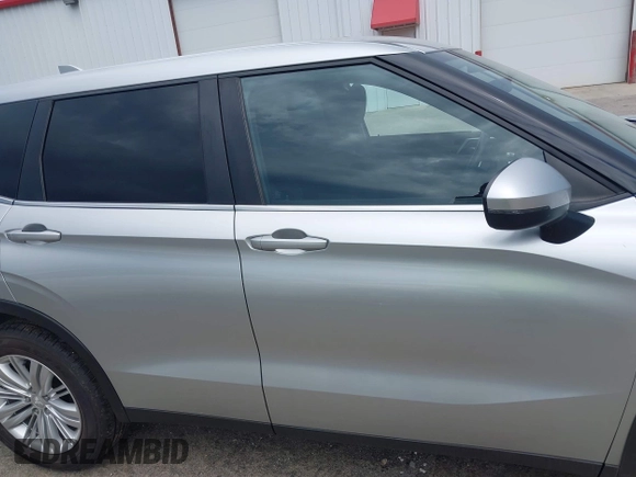 2022 Mitsubishi Outlander ES z VIN JA4J3TA88NZ015201, wystawiony jako IAAI lot #42264912 z przebiegiem 78 601 mil mil oraz . Historia ofert i sprzedaży dostępna na DreamBid. Obrazek 14.