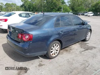 2010 Volkswagen Jetta SEL with VIN 3VWRX7AJ4AM155780, listed as a IAAI auction lot 42670291 with 146,409 mi miles and . Bid and sale history available at DreamBid. Image 4.