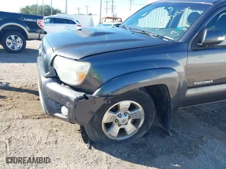 2013 Toyota Tacoma PreRunner with VIN 5TFJU4GN2DX039199, listed as a IAAI auction lot 40882464 with 286,278 mi miles. Bid and sale history available at carsss.com. Image 6.