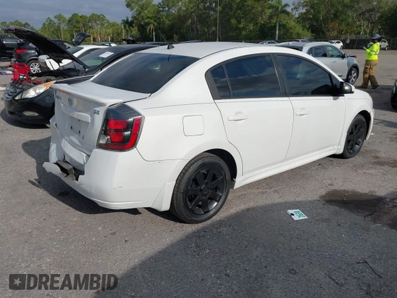 2012 Nissan Sentra 2.0 z VIN 3N1AB6AP0CL701340, wystawiony jako IAAI lot #42094800 z przebiegiem 189 128 mil mil oraz . Historia ofert i sprzedaży dostępna na DreamBid. Obrazek 4.