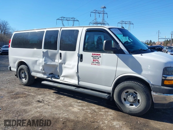 2018 Chevrolet Express Passenger LT z VIN 1GAZGPFGXJ1326392, wystawiony jako IAAI lot #41591765 z przebiegiem 350 366 mil mil oraz . Historia ofert i sprzedaży dostępna na DreamBid. Obrazek 1.