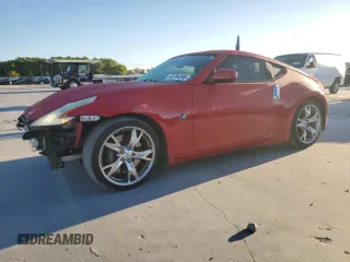 2012 Nissan 370Z z VIN JN1AZ4EH5CM563206, wystawiony jako Copart lot #49784295 z przebiegiem 120 356 mil mil oraz Szkody całkowita. Historia ofert i sprzedaży dostępna na DreamBid. Obrazek 1.