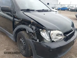 2000 Toyota ECHO z VIN JTDBT1231Y0098187, wystawiony jako IAAI lot #41611994 z przebiegiem 94 750 mil mil oraz . Historia ofert i sprzedaży dostępna na DreamBid. Obrazek 17.