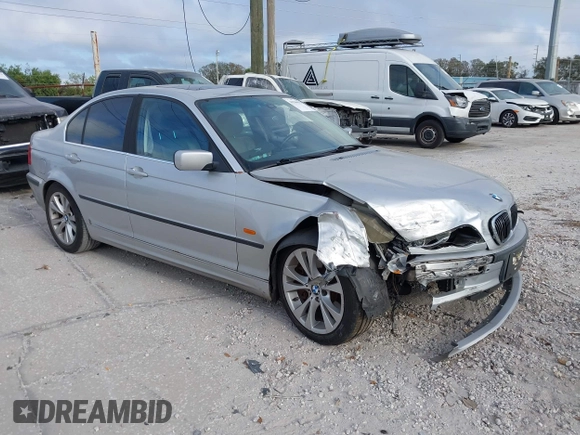 2001 BMW 3 Series 330i with VIN WBAAV53471F167498, listed as a IAAI auction lot 41586979 with 171,825 mi miles. Bid and sale history available at carsss.com. Image 1.