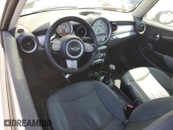 2010 MINI Hardtop with VIN WMWMF3C53ATU79777, listed as a Copart auction lot 55530175 with 177,225 mi miles and Clean title. Bid and sale history available at DreamBid. Image 8.