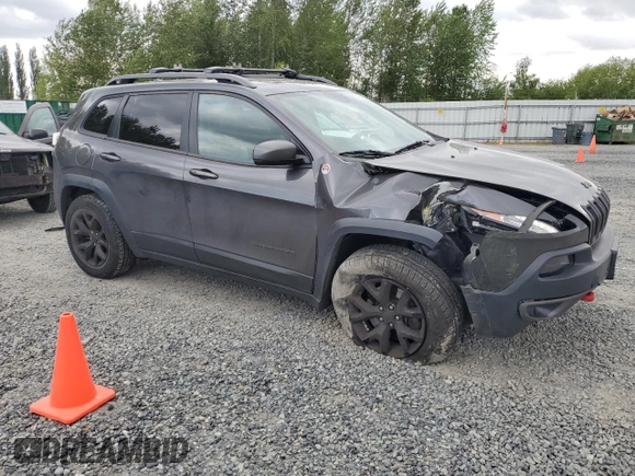 2017 Jeep Cherokee Trailhawk z VIN 1C4PJMBS0HW577055, wystawiony jako Copart lot #56428235 z przebiegiem 137 296 mil mil oraz Szkoda całkowita • Salvage title. Historia ofert i sprzedaży dostępna na DreamBid. Obrazek 4.