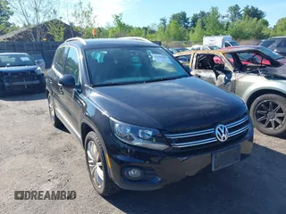 2012 Volkswagen Tiguan SE z VIN WVGAV7AX8CW565247, wystawiony jako IAAI lot #42343399 z przebiegiem 117 625 mil mil oraz . Historia ofert i sprzedaży dostępna na DreamBid. Obrazek 1.