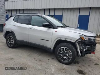 2025 Jeep Compass Trailhawk with VIN 3C4NJDDN9ST556944, listed as a Copart auction lot 65061335 with 10,196 mi miles and Clean title. Bid and sale history available at DreamBid. Image 4.