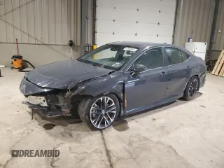 2025 Toyota Camry LE z VIN 4T1DBADK0SU518503, wystawiony jako Copart lot #52963605 z przebiegiem 7 297 mil mil oraz Szkoda całkowita • Salvage title. Historia ofert i sprzedaży dostępna na DreamBid. Obrazek 1.
