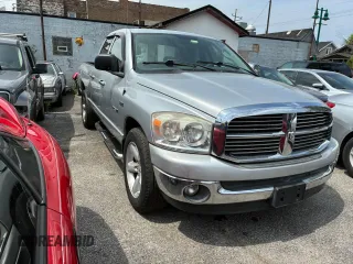 2008 Dodge 1500 SLT z VIN 1D7HA18208J232508, wystawiony jako Copart lot #61104895 z przebiegiem 133 697 mil mil oraz Czysty tytuł • Clean title. Historia ofert i sprzedaży dostępna na DreamBid. Obrazek 1.