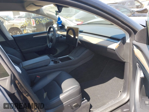2024 Tesla Model Y Long Range with VIN 7SAYGDEE6RA225161, listed as a IAAI auction lot 42083140 with 28,289 mi miles and . Bid and sale history available at DreamBid. Image 5.
